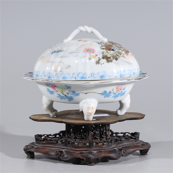 Appraisal: Japanese porcelain covered tureen three-character mark to base with elaborate