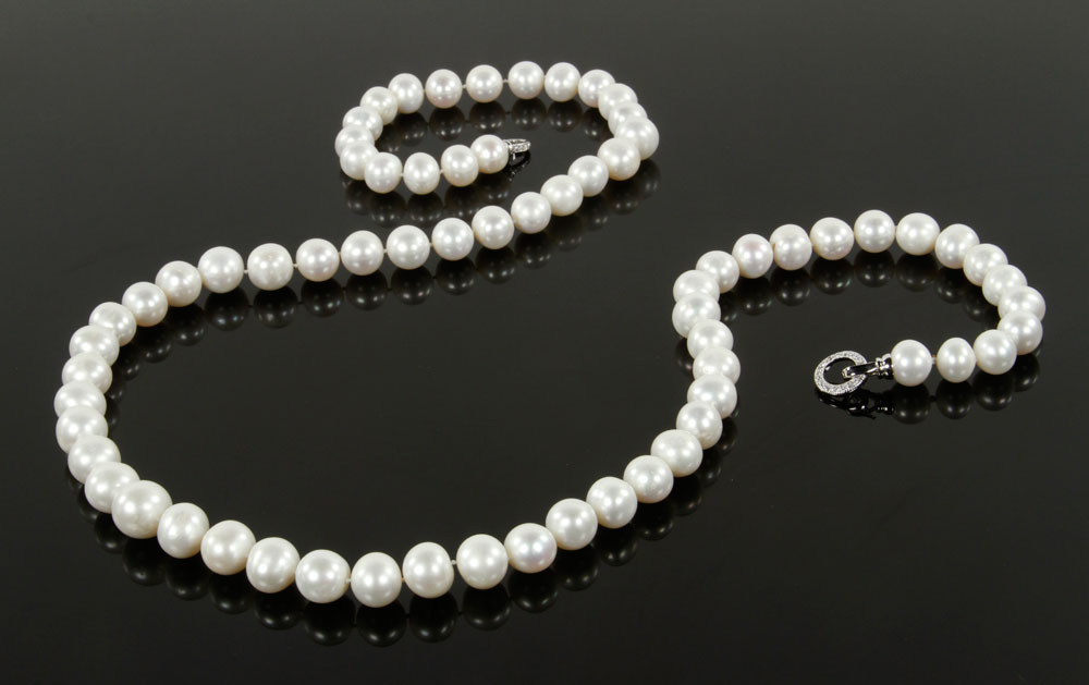 Appraisal: - South Sea Pearl Necklace South sea pearl necklace -