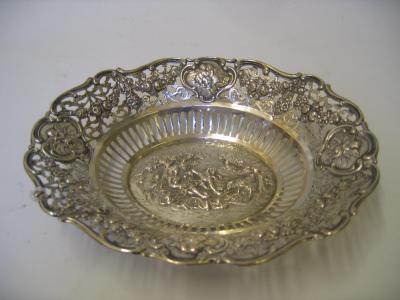 Appraisal: A CONTINENTAL FRUIT DISH marked late th century of oval