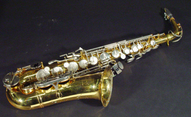 Appraisal: Selmer American Bundy II brass saxophone with chrome fittings in