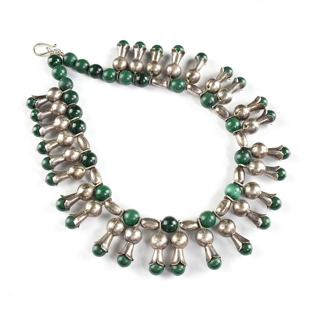 Appraisal: A NAVAJO STYLE TRIBAL SILVER AND MALACHITE SQUASH BLOSSOM NECKLACE