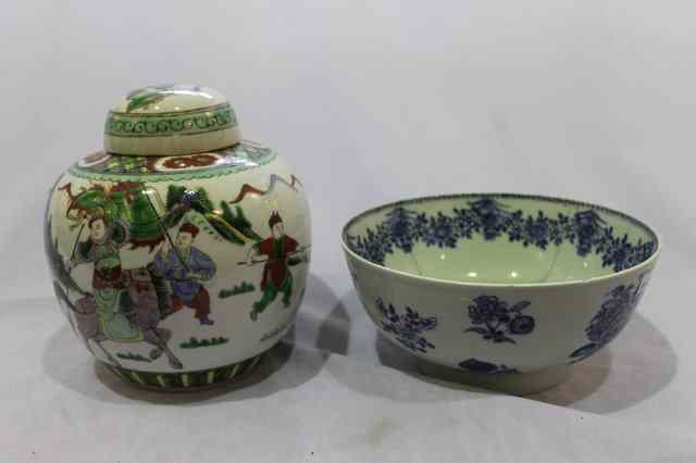 Appraisal: A CHINESE FAMILLE VERTE GINGER JAR and cover and a