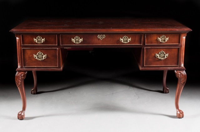 Appraisal: Chippendale style mahogany kneehole desk Hooker banded inlaid top central