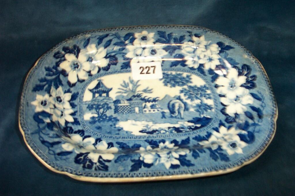 Appraisal: An early th century blue and white dish of oval