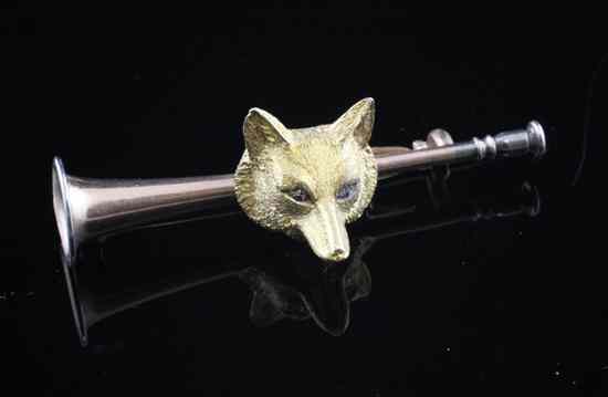 Appraisal: An Edwardian two colour gold fox head and hunting horn