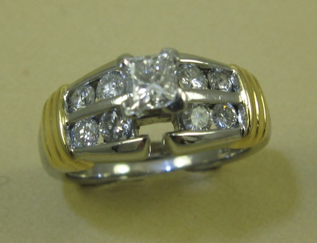 Appraisal: DIAMOND AND EIGHTEEN KARAT GOLD RING centering a rectangular shaped