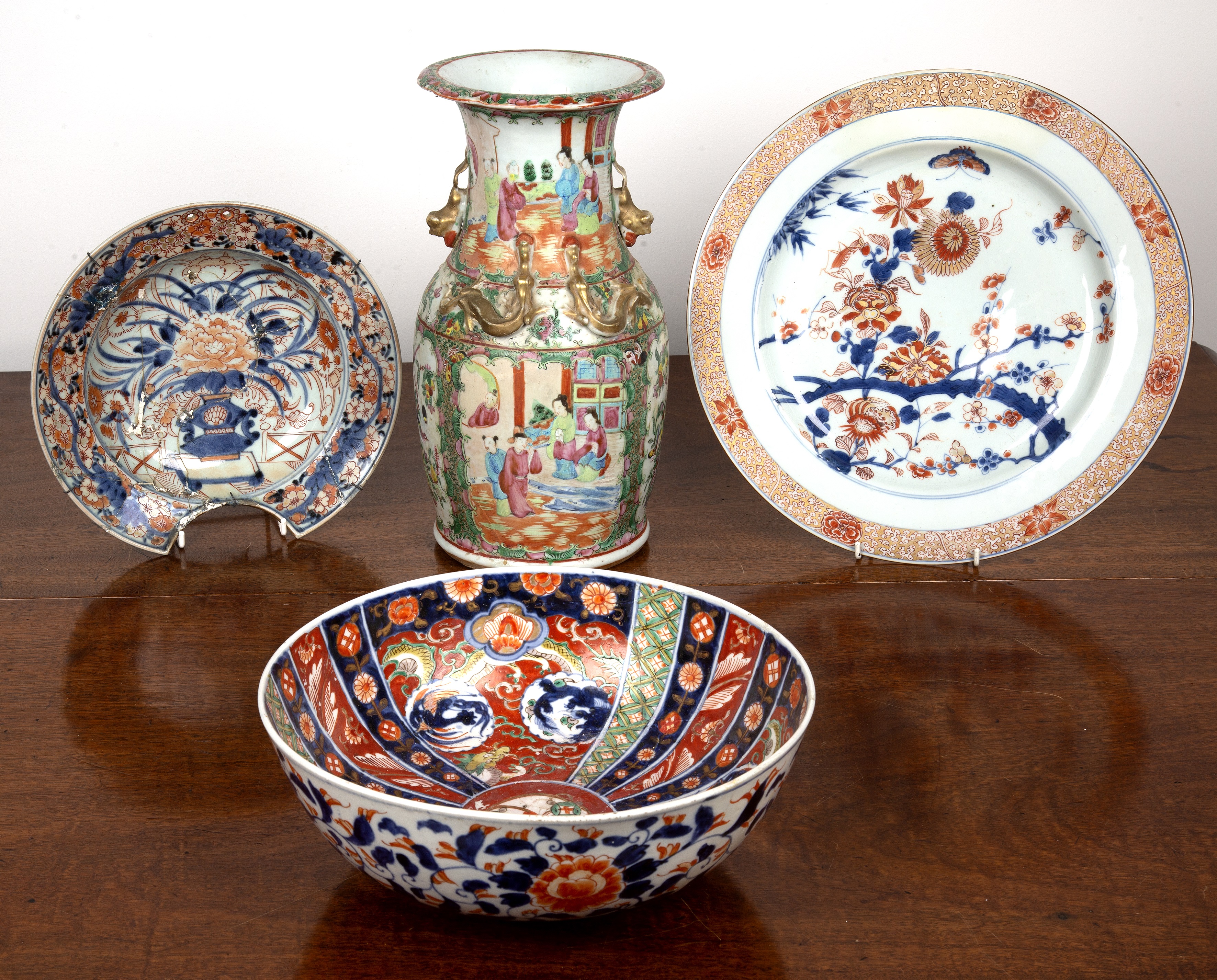 Appraisal: Group of piecesChinese and Japanese including a Chinese export Imari