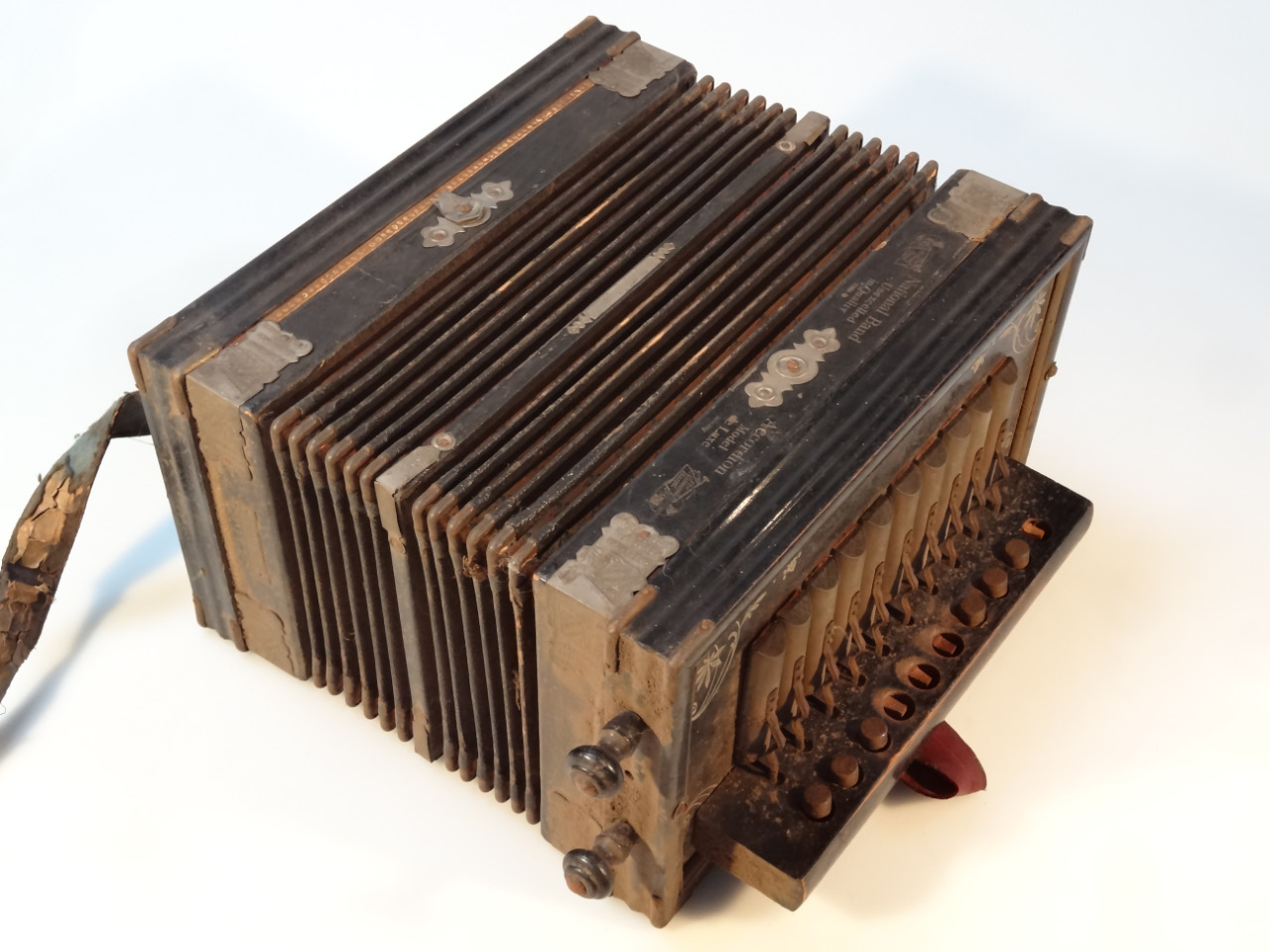 Appraisal: An early thC National Band Saxony accordion squeezebox with wooden