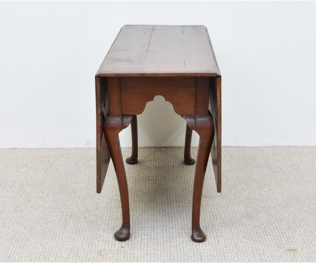 Appraisal: American Queen Anne walnut drop-leaf table circa h w x