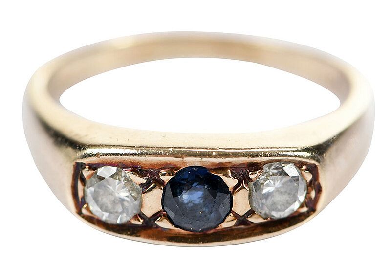 Appraisal: kt Diamond and Sapphire Ring two round brilliant diamonds estimated