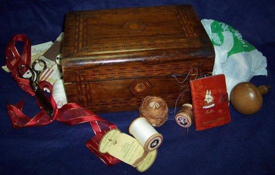 Appraisal: A Victorian walnut and inlaid workbox cm wide and sundry