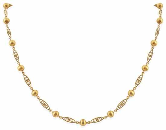 Appraisal: A GOLD NECKLACE The fancy chain of alternating oval pierced