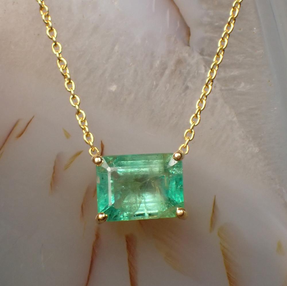 Appraisal: EMERALD AND FOURTEEN KARAT GOLD NECKLACE with a length of