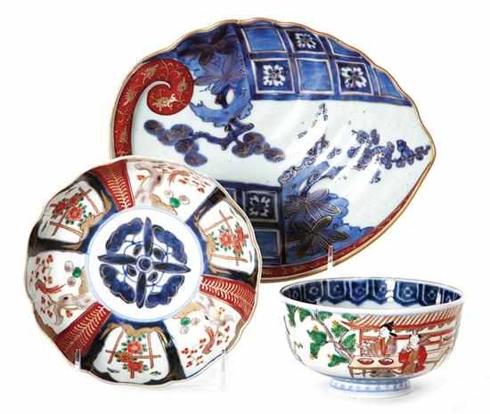 Appraisal: Japanese Imari porcelain bowls and dishes th th century traditional