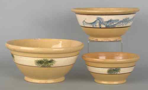 Appraisal: Three yelloware mochaware mixing bowls th c with seaweed decoration