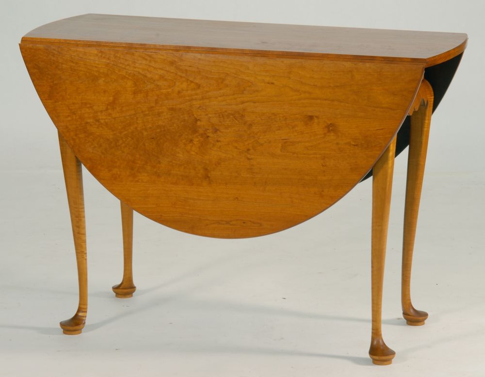 Appraisal: ELDRED WHEELER QUEEN ANNE-STYLE DROP-LEAF TABLE In figured maple Cabriole