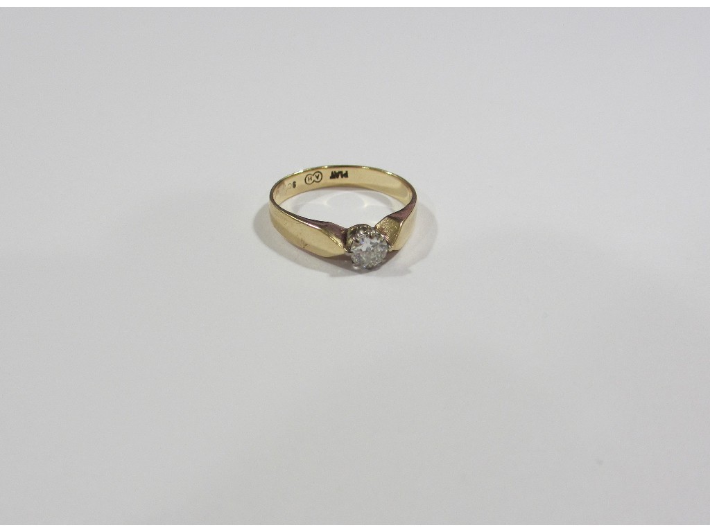 Appraisal: Eighteen carat gold diamond solitaire ring with round brilliant cut