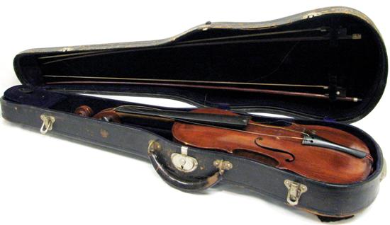 Appraisal: Unmarked violin in case with two unmarked bows as found