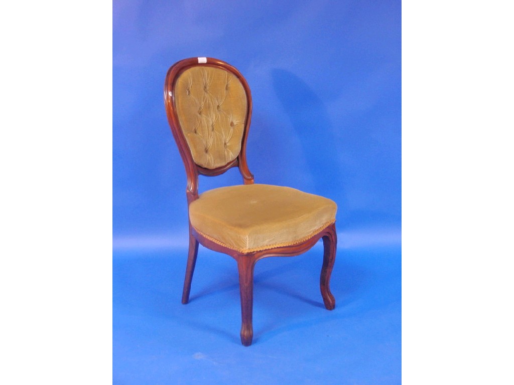 Appraisal: A set of five Victorian walnut dining chairs with oval