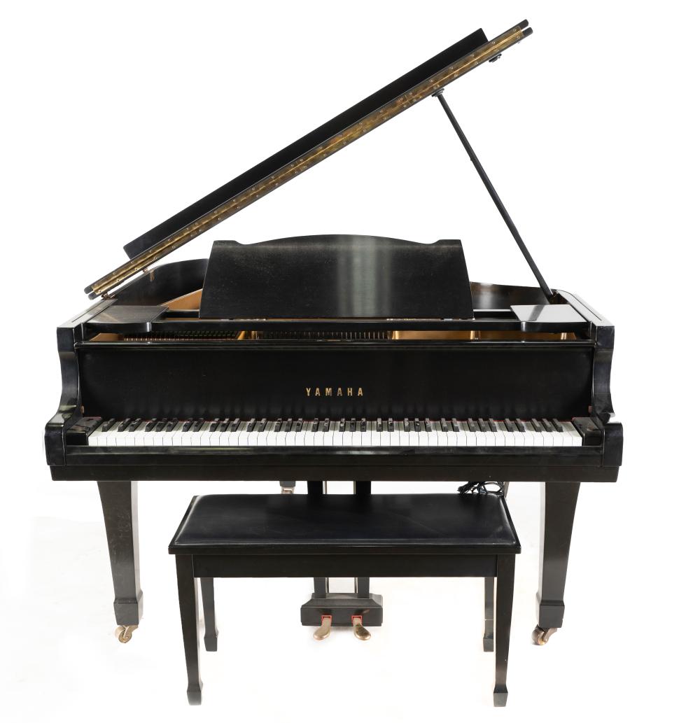 Appraisal: YAMAHA PIANO BENCH model G serial ebony-finish case with felt