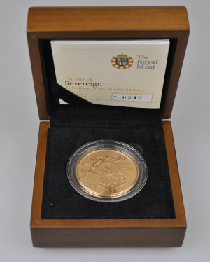 Appraisal: A boxed Royal Mint brilliant uncirculated gold coin