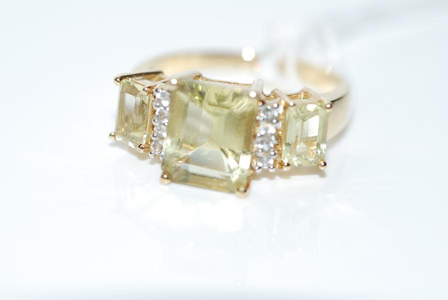 Appraisal: A TOPAZ AND QUARTZ DRESS RING STAMPED CT GOLD A