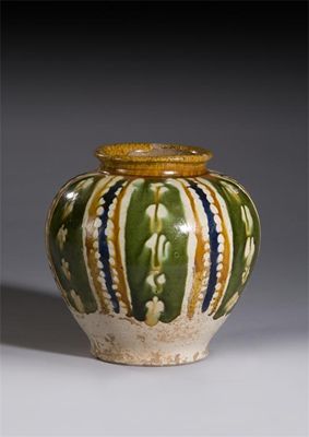 Appraisal: A good Chinese sancai-glazed ovoid jar Tang dynasty - AD