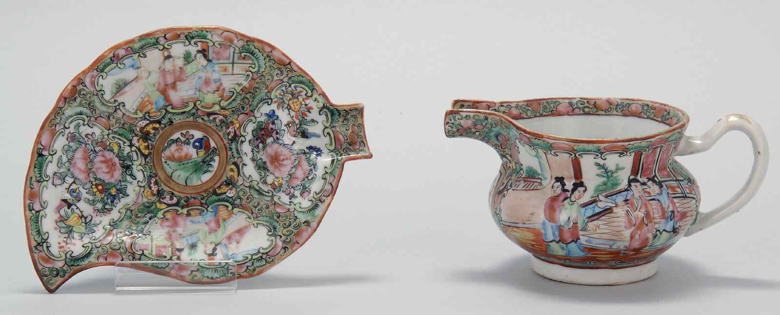 Appraisal: TWO PIECES OF CHINESE EXPORT ROSE MEDALLION PORCELAIN th CenturyA