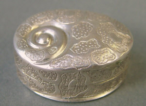 Appraisal: A George III silver oval vinaigrette with shell moulded lid