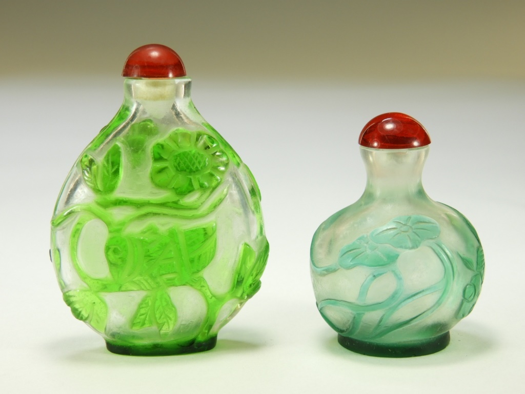 Appraisal: CHINESE PEKING GLASS OVERLAY SNUFF BOTTLES China st Half th