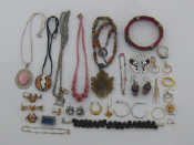 Appraisal: A mixed lot of silver mounted hardstone jewellery and costume