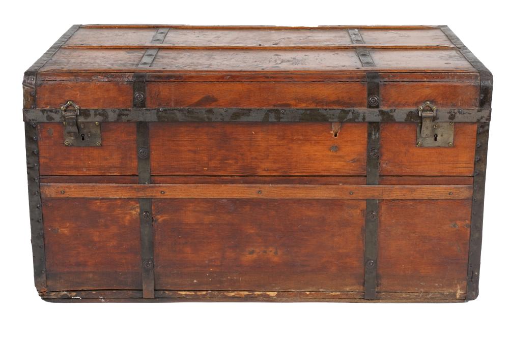 Appraisal: METAL-MOUNTED WOOD TRUNKthe hinged lid opening to an undivided unlined