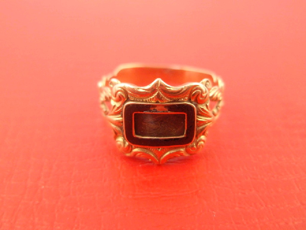 Appraisal: A Georgian memorial ring black enamelled bordered glass hair insert