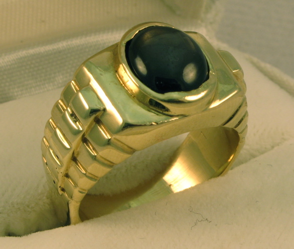 Appraisal: MAN'S BLACK STAR SAPPHIRE AND FOURTEEN KARAT GOLD RING centered