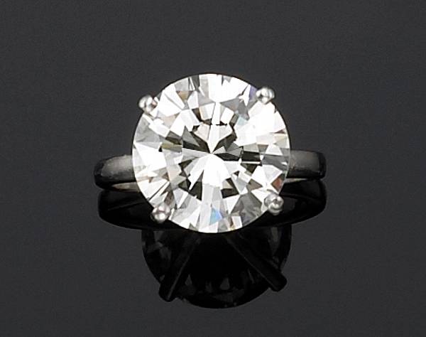 Appraisal: A diamond and platinum solitaire ring centering a round brilliant-cut