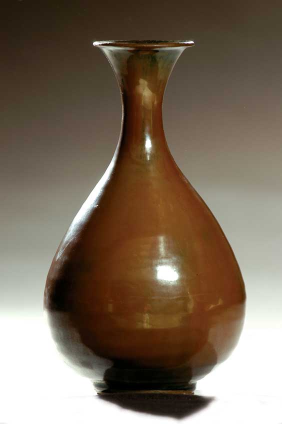 Appraisal: JIN YUHUCHUNPING VASE Chinese persimmon glazed ding-type but yazhou ware