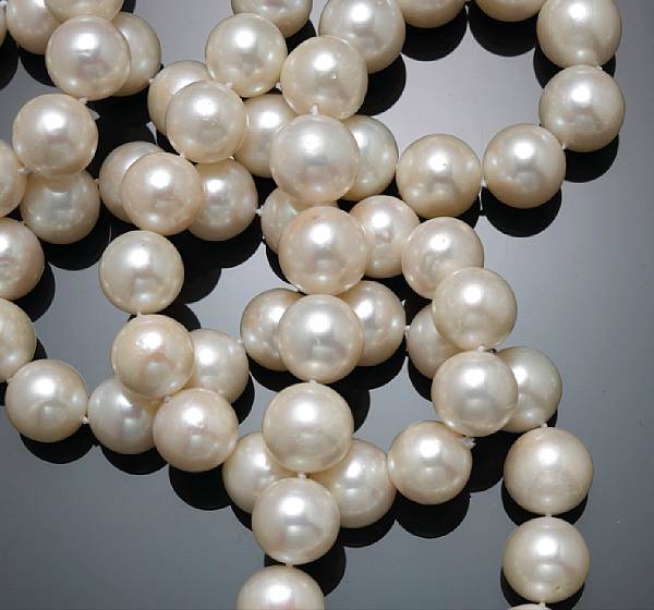 Appraisal: A set of freshwater cultured pearl jewelry comprising a necklace