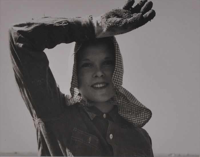 Appraisal: DOROTHEA LANGE - PORTRAIT OF A CHILD PEA PICKER Gelatin