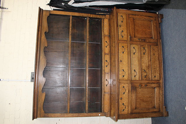 Appraisal: A TH CENTURY OAK DRESSER the plate rack with three