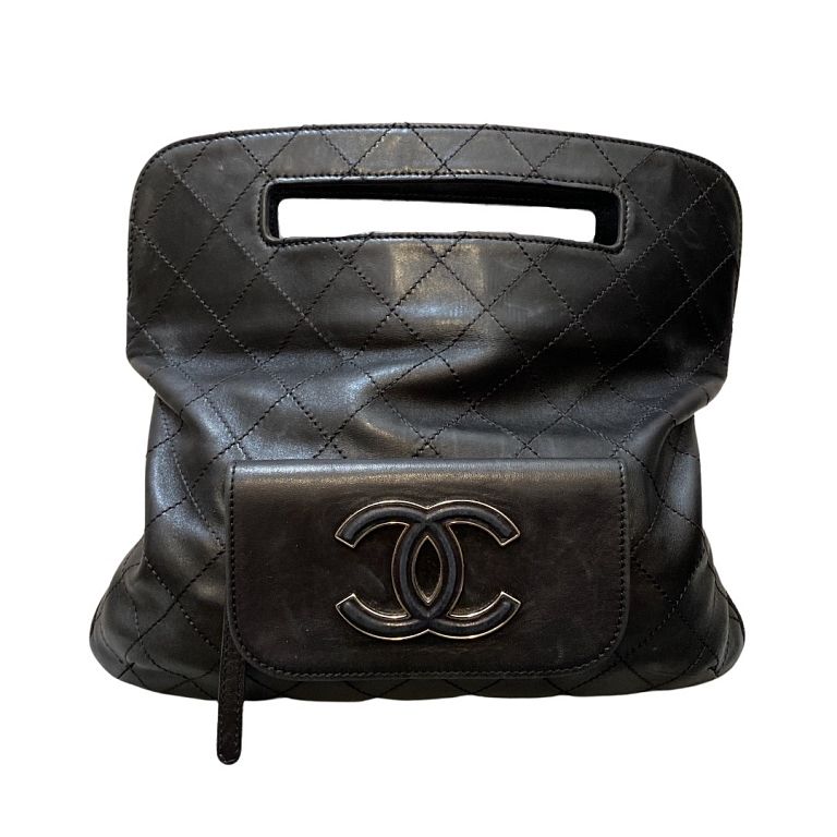 Appraisal: Chanel Vintage Bag Chanel bag This features a front external