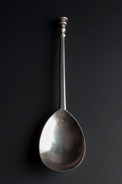 Appraisal: A PROVINCIAL SILVER SEAL TOP SPOON c - attributed to