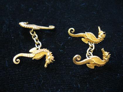 Appraisal: Gold filled sea horse cufflinks Chain style cufflinks terminating each