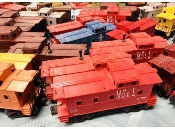 Appraisal: An assorted lot of forty-six vintage Lionel cabooses Several different