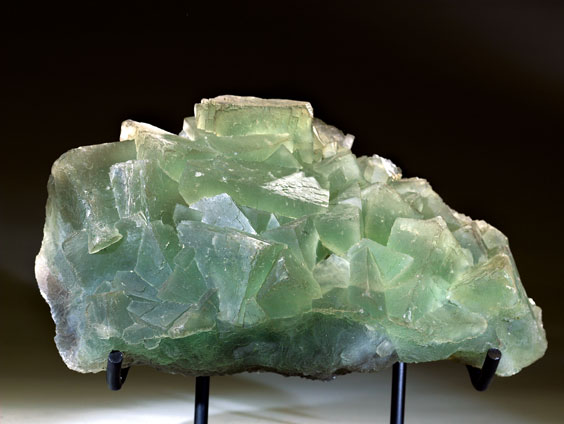 Appraisal: DECORATIVE GREEN FLUORITE CLUSTER Chenzhou Province China This colorful display