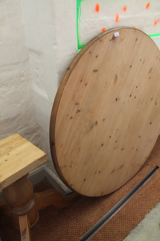 Appraisal: A pine circular tripod kitchen table