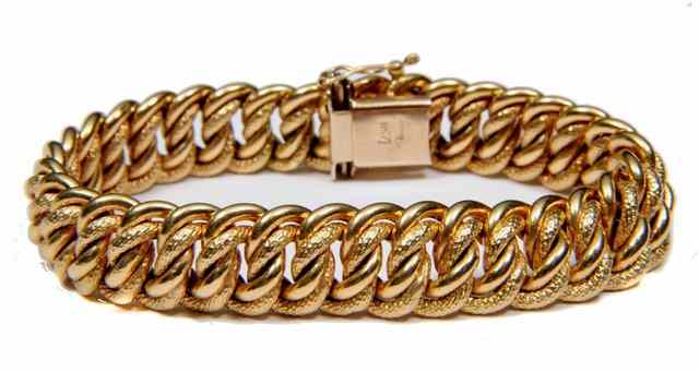 Appraisal: AN CT GOLD BRACELET of stylised rope-twist form grams