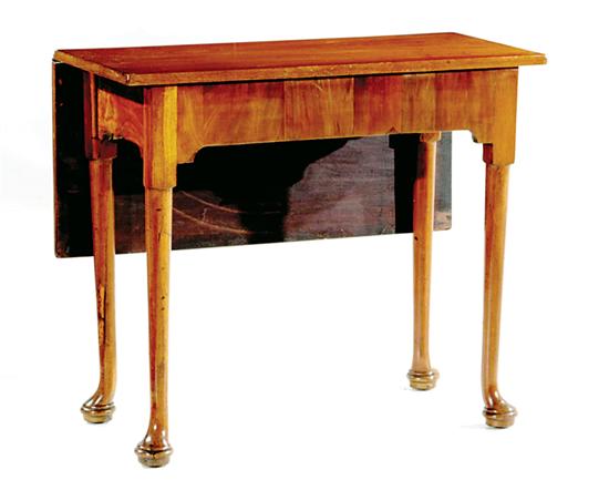 Appraisal: Queen Anne mahogany drop-leaf table th century rectangular top with