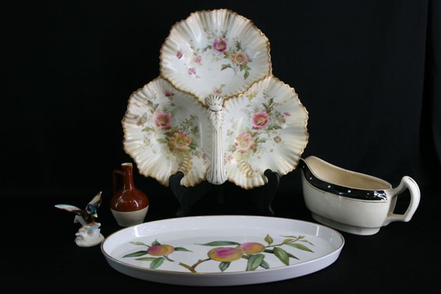 Appraisal: An assortment of ceramic and porcelain items including sweets dishes