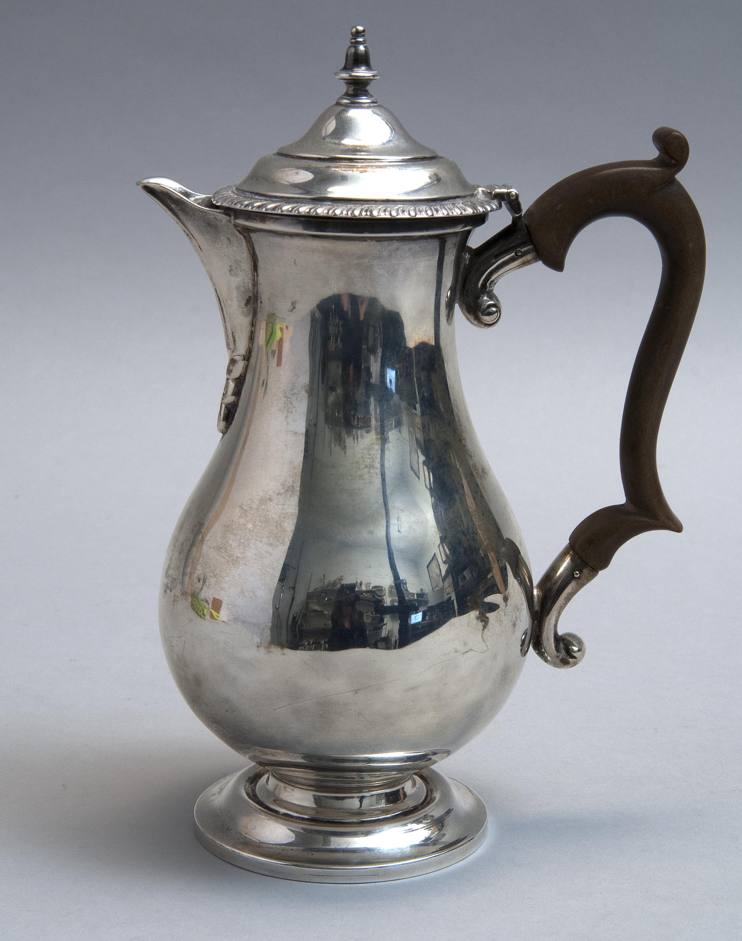 Appraisal: GEORGE V STERLING SILVER HOT MILK JUG Birmingham S W