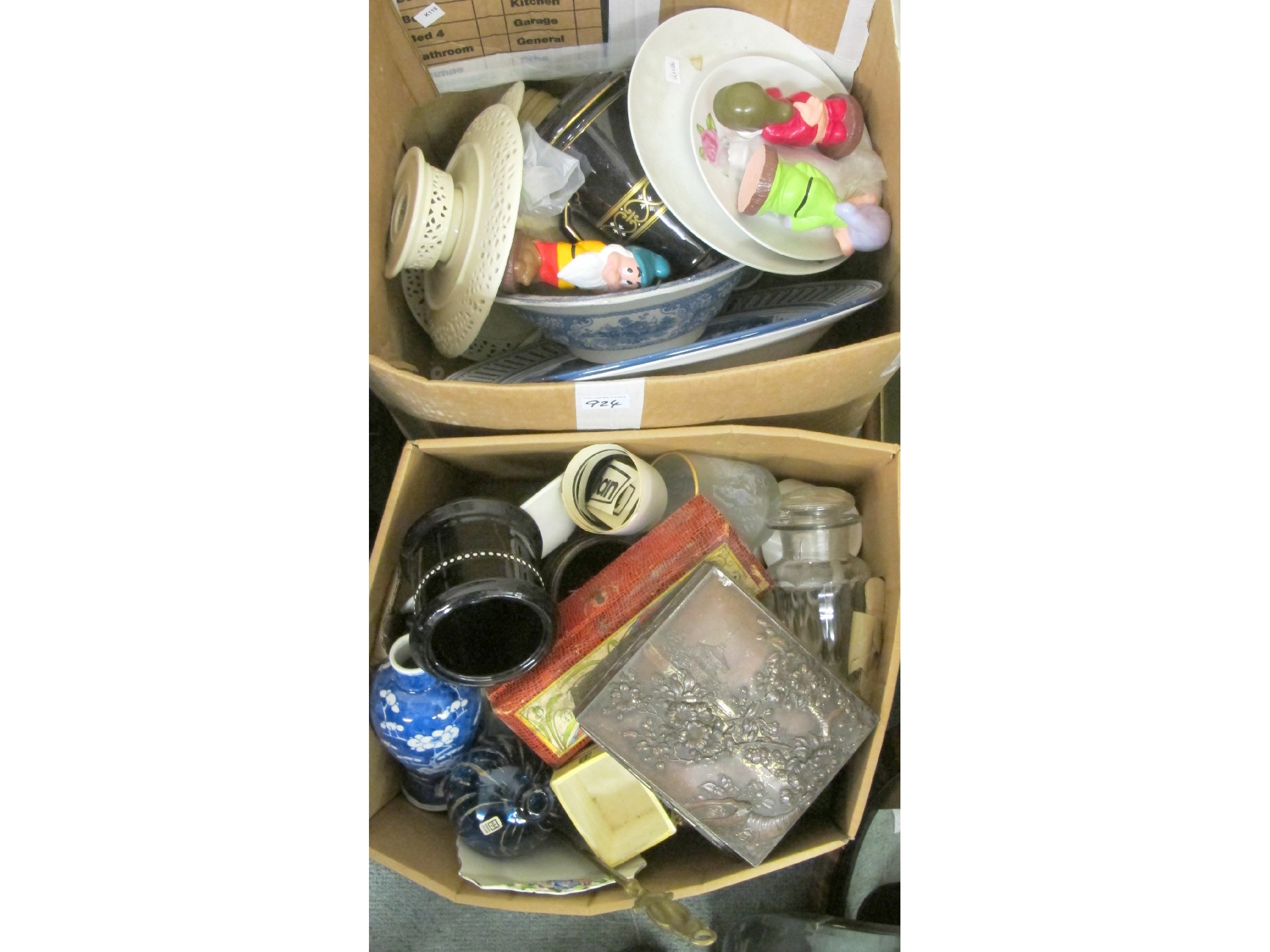 Appraisal: Two boxes of ceramics